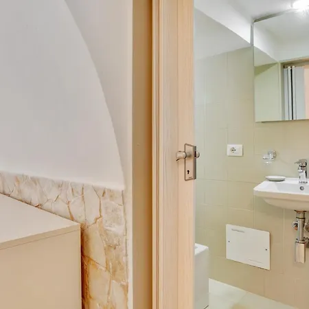 La Chicca Historic Center Beautiful Flat Апартаменты *